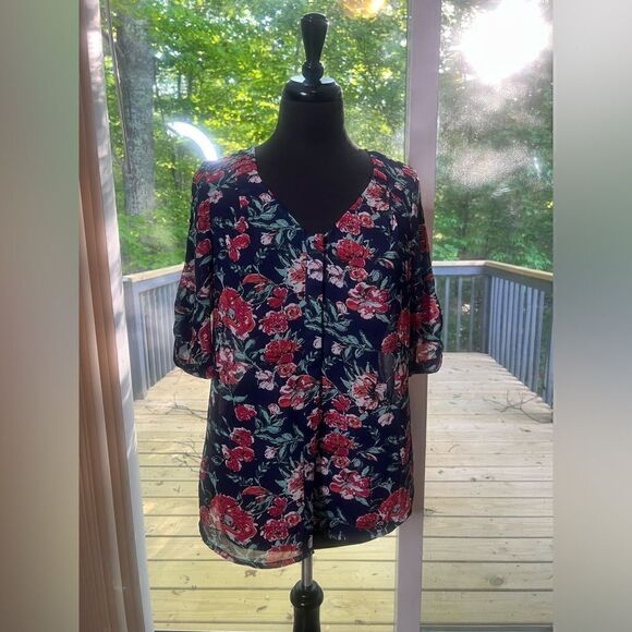 Skies are Blue Floral Top - Picture 1 of 4